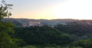 panorama wokół miasta po prostu włoski